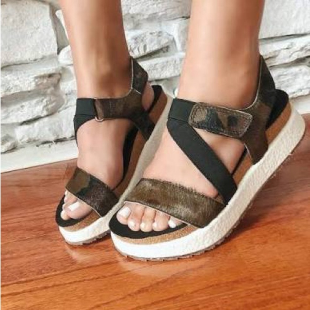 OTBT Sierra Camo Calf Hair Comfort Platform Sandals Olive Green Black Size 7.5
